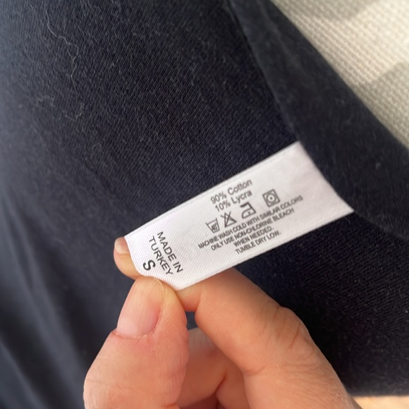 %90 Cotton  %10 Lycra shiny black crop top - Picture 5 of 5